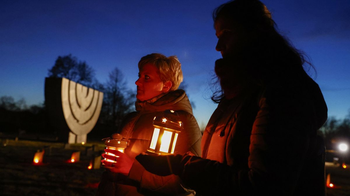 FOTO: Průvod světel za oběti holokaustu v Terezíně