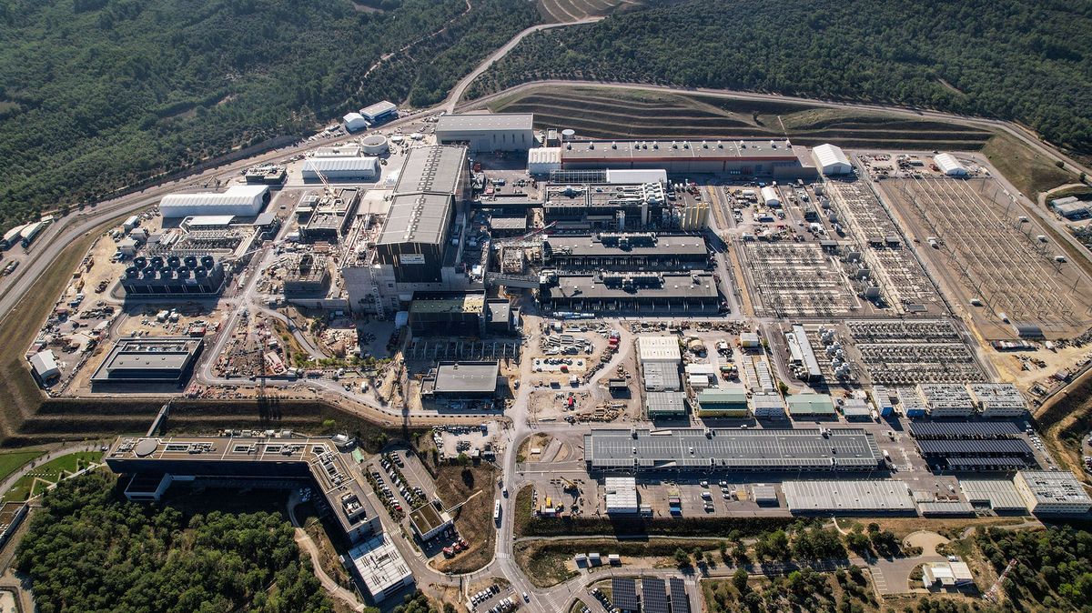 Spuštění experimentálního reaktoru ITER se opozdí a prodraží