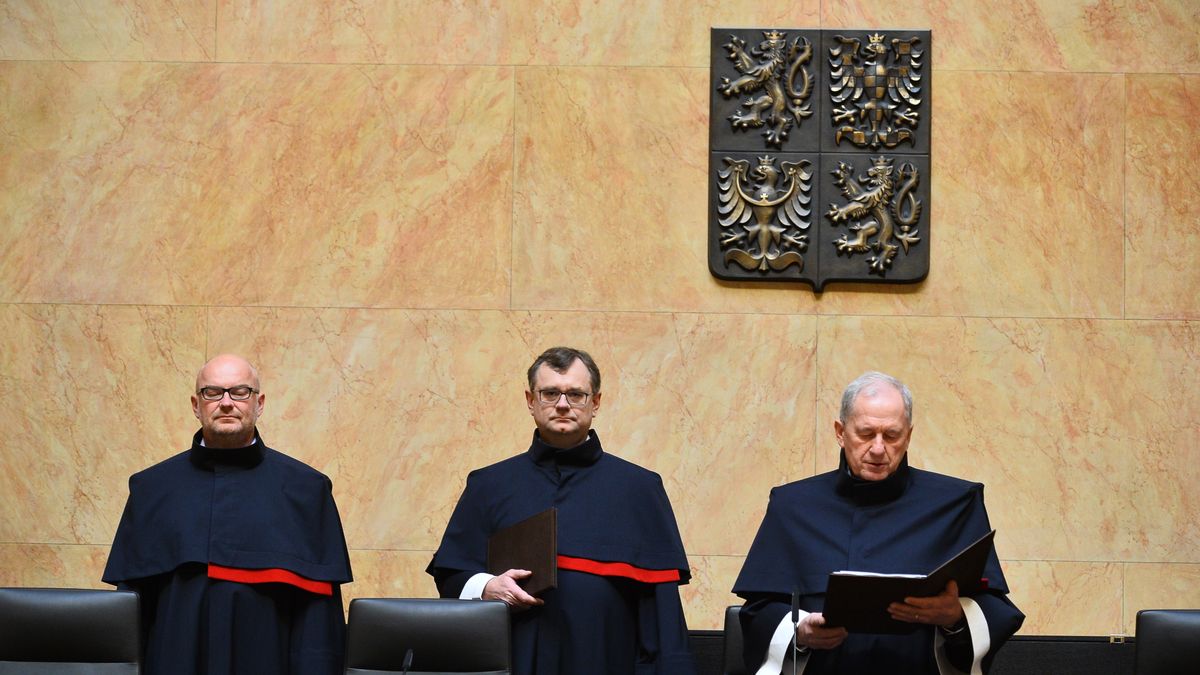 Nová vláda to radši vzdala. Na peníze soudcům prakticky nejde sáhnout