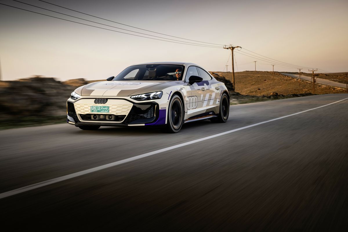 Audi láká na svůj nejvýkonnější elektromobil
