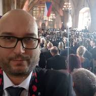 Fotograf Salik Sláma a Petr Pavel úplně vepředu – Pražský hrad