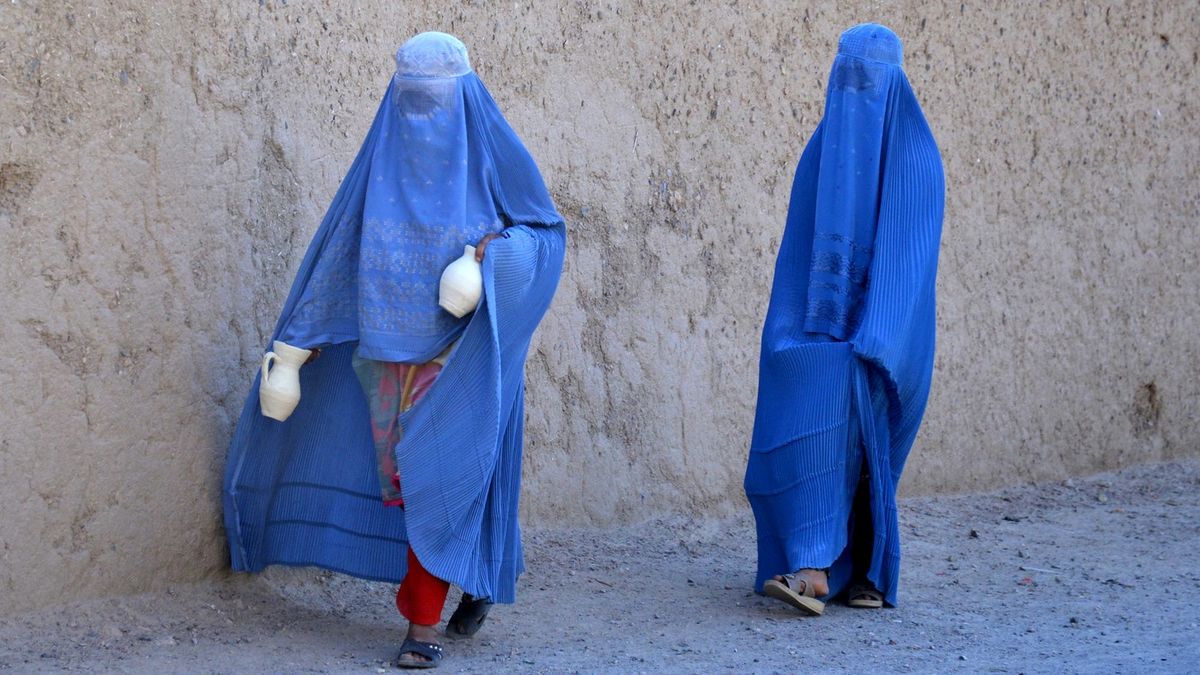Tálibán nechal veřejně zbičovat 63 lidí včetně 14 žen