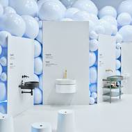 Nové koupelnové kolekce jsou ve vizuálně atraktivní expozici pod vedením autorského dua Vrtiška & Žák. Projekt s názvem Rolling Foams uvádí pět nových kolekcí