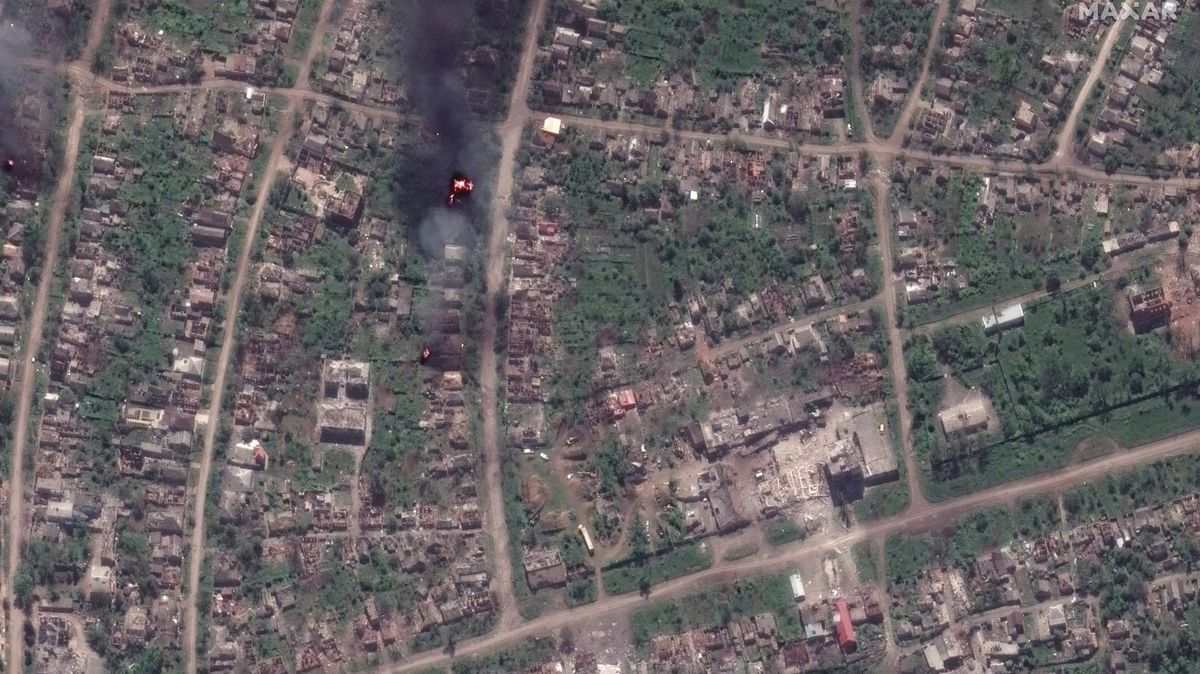 Rusko ostřeluje ukrajinská města podle satelitních snímků koupených od amerických společností