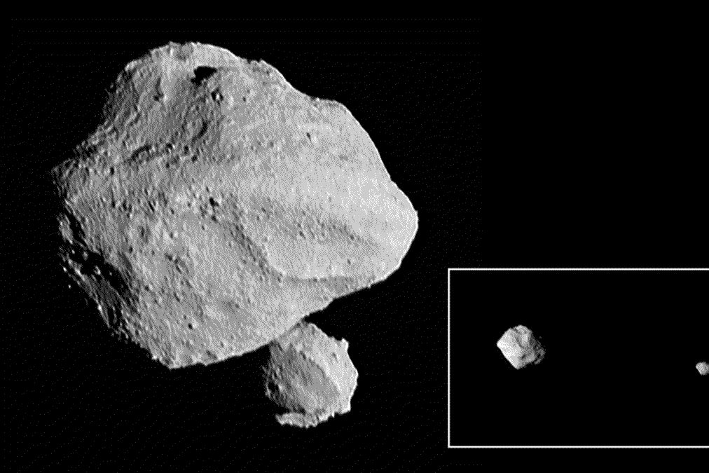 Vědci objevili u planetky neobvyklý měsíc. Je rozdělený na dvě části