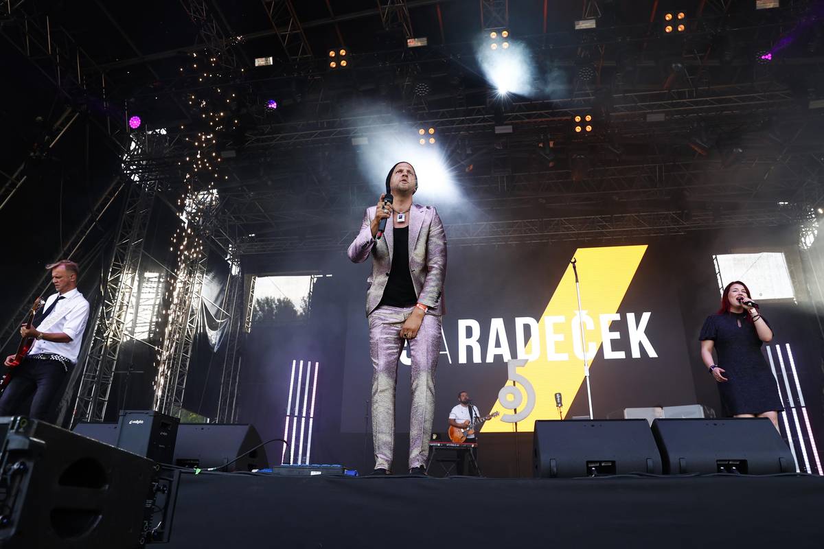 O5 a Radeček diváky rozezpívali.