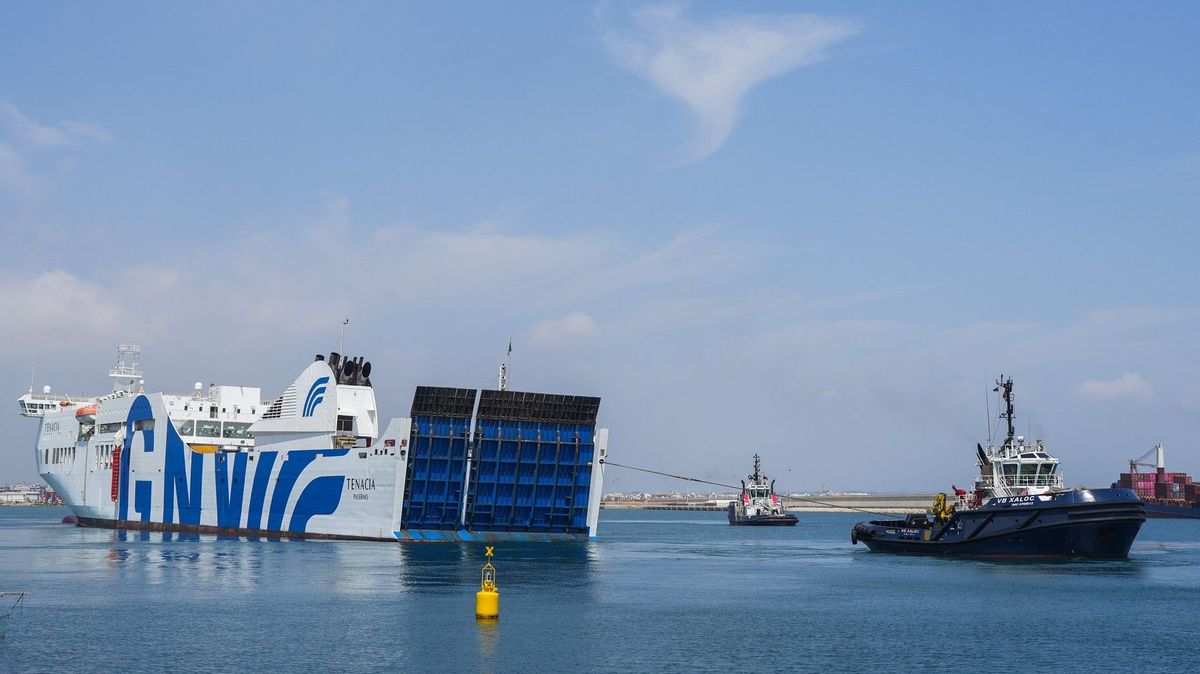 Byly to chvíle absolutní paniky, popisuje cestující požár trajektu na Mallorku