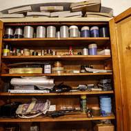 Skříň, kde lze najít nástroje na opravu starých filmů.