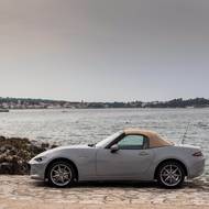 Vůz dostal technologické i designové úpravy. Nový je také odstín laku.