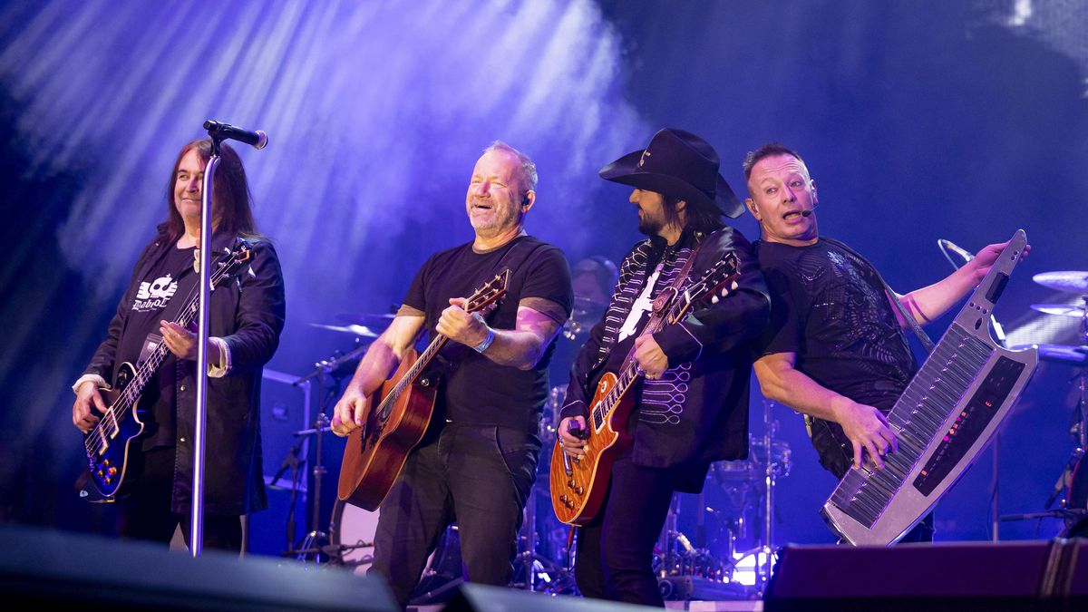 FOTO: Slavná sestava kapely odehrála pod Bezdězem svůj poslední společný koncert