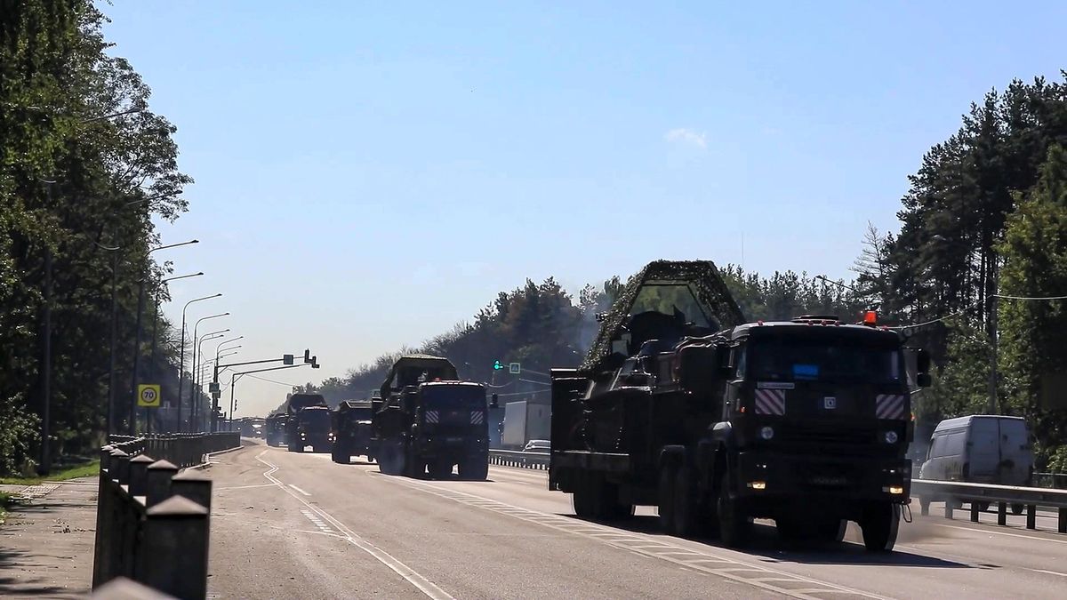 Rusové nasadili v Kurské oblasti tanky i bombardéry