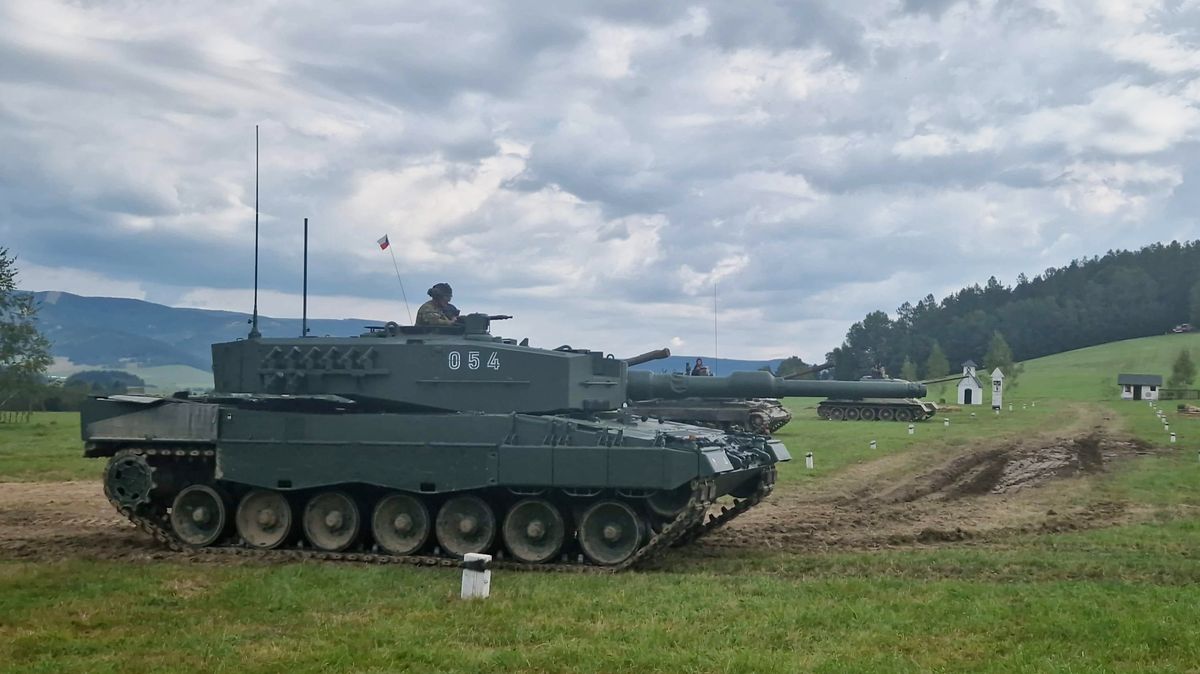 Obrana hájí miliardový servis desítek let starých tanků Leopard 2A4
