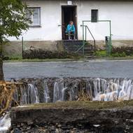 „Všude je spousta bahna, v ulicích zničená auta, popadané lávky, poškozené mosty, o kterých nevíme, v jakém jsou vlastně stavu. Hrůza,“ podotkla starostka Jeseníku.