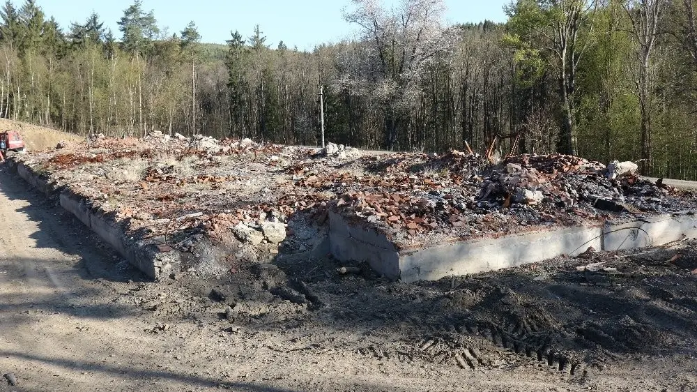 Ani v době nouzového stavu se nezastavily práce na likvidaci následků explozí v areálu bývalých muničních skladů u Vrbětic na Zlínsku.