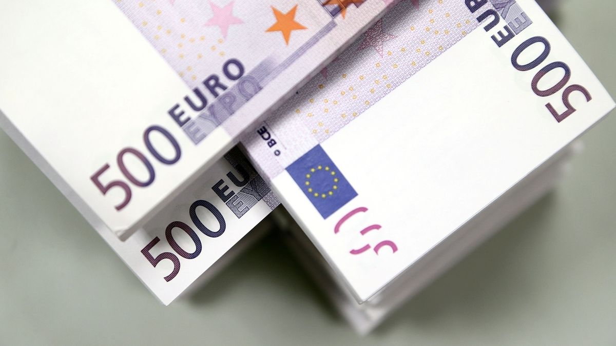 Jedna ku jedné. Euro a dolar jsou na paritě