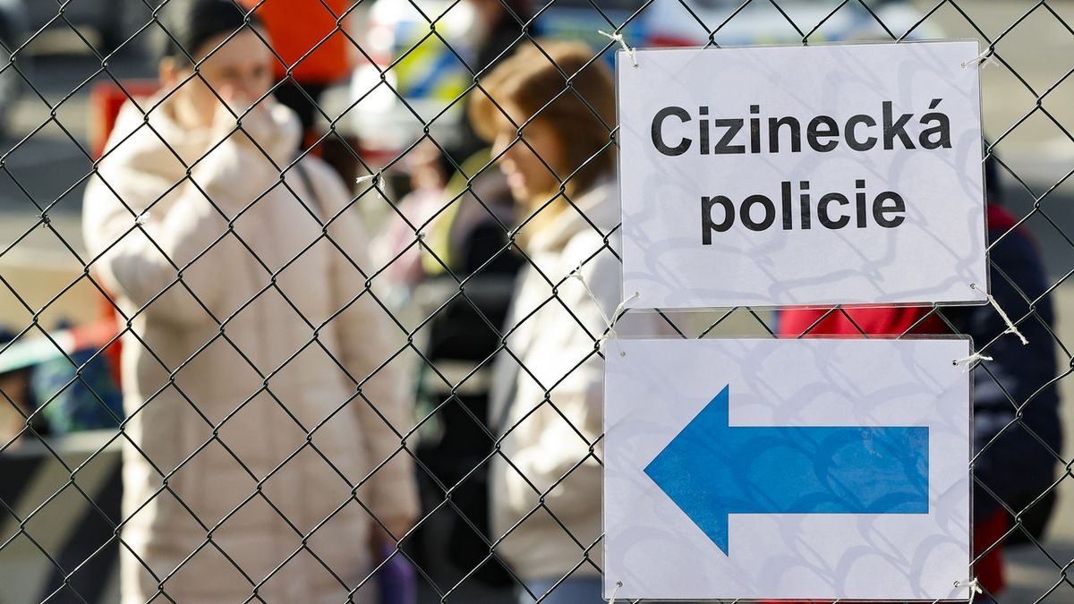 Ukrajinští penzisté jezdili do Česka pro uprchlické dávky, přitom žili na Ukrajině