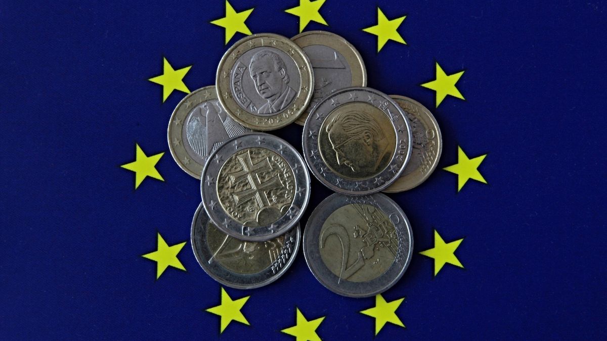 Inflace v eurozóně je rekordní, blíží se šesti procentům