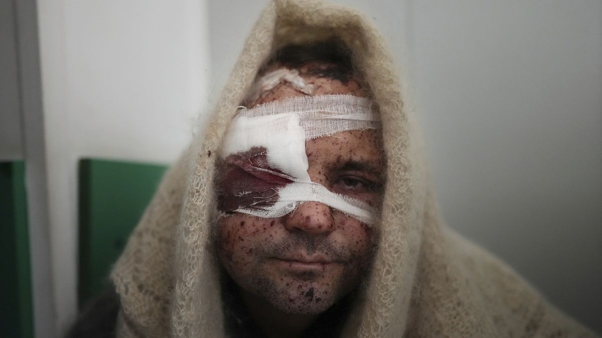 Serhiy Kralya, 41, byl zraněn při ruském ostřelování Mariupolu
