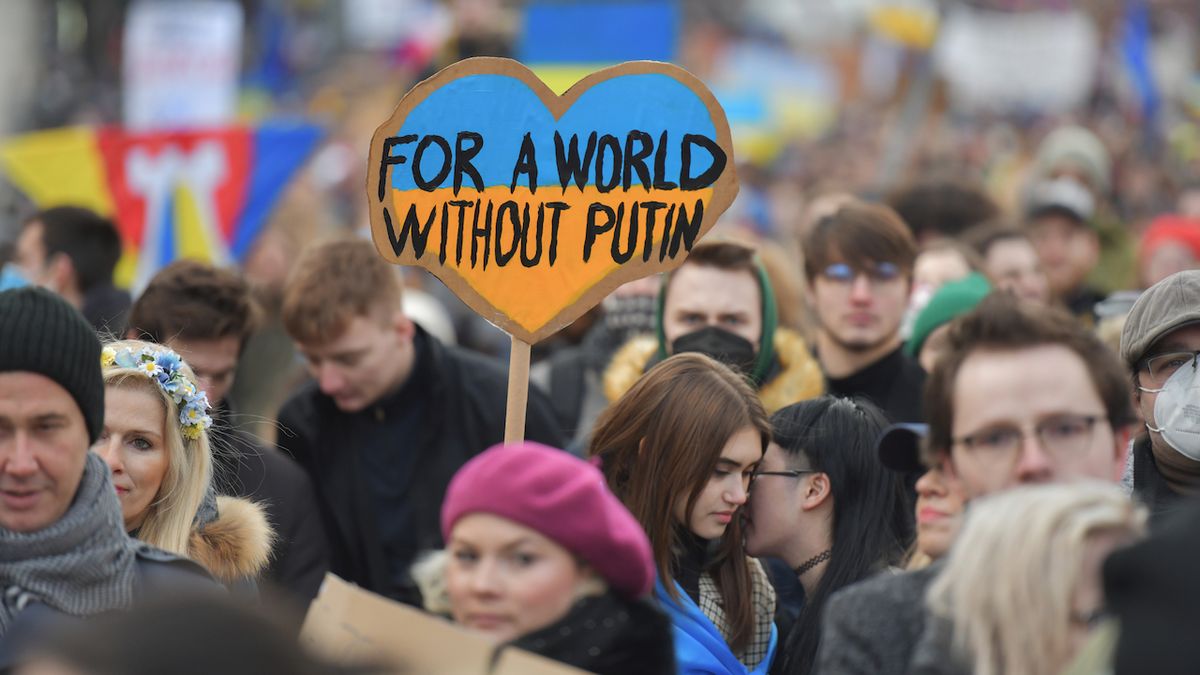 „Za svět bez Putina“ – z nedělní demonstrace na pražském Václavském náměstí