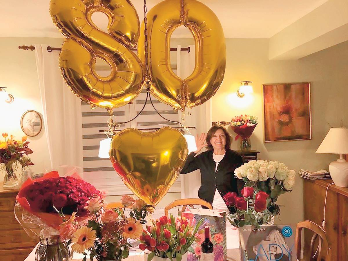 „Osmdesátiny jsem oslavila jen s manželem doma, protože jsem měla covid. Dostala jsem ho čtyři dny před oslavou. Ale vynahradím si to, čeká mě muzikantská oslava. Bude to Mejdan,“ říká.