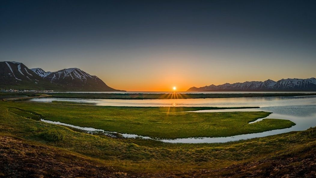 Půlnoční slunce lze na Islandu pozorovat v letních měsících.