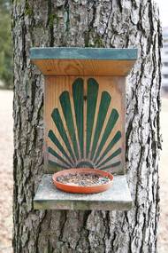 Krmení často obstarávají lázeňští hosté.