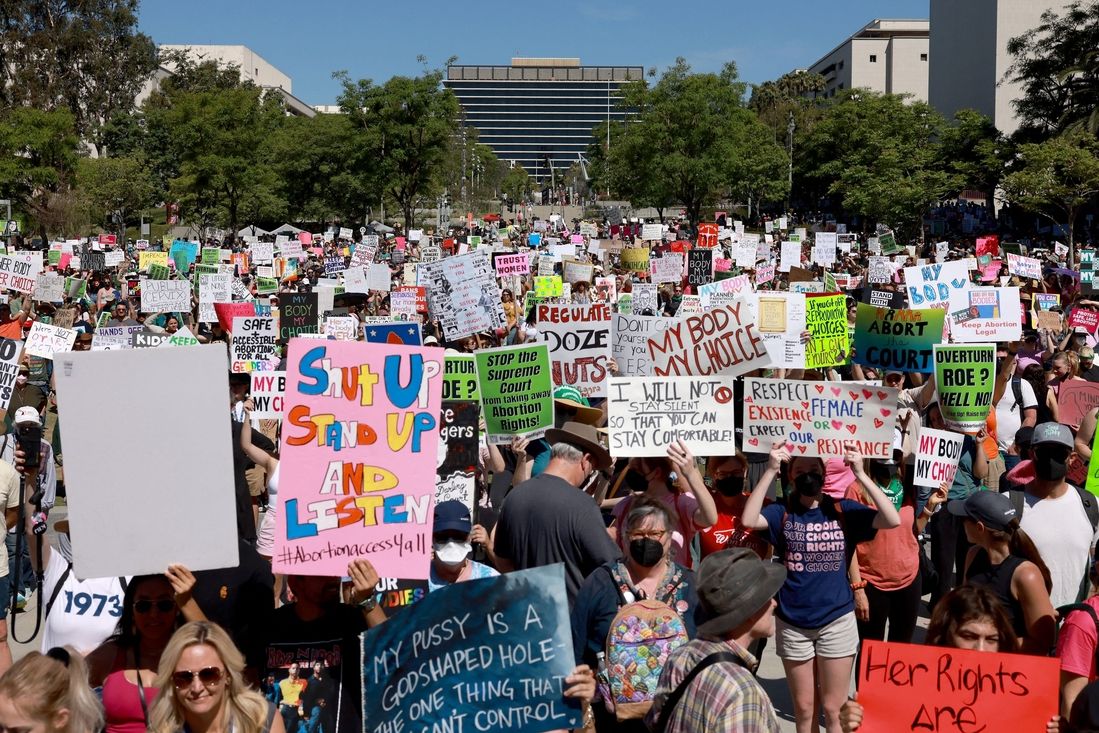 Protest proti zákazu potratů v Los Angeles.
