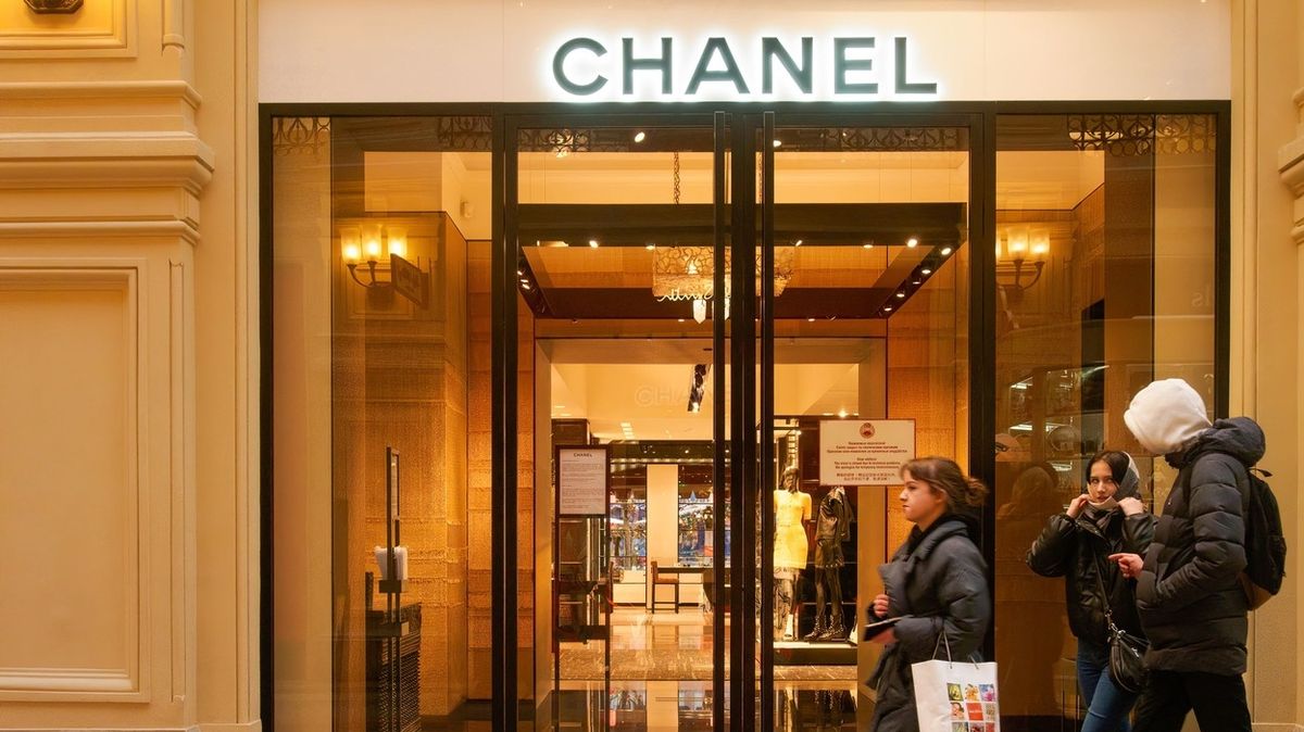 Chanel omezil prodej Rusům žijícím v zahraničí