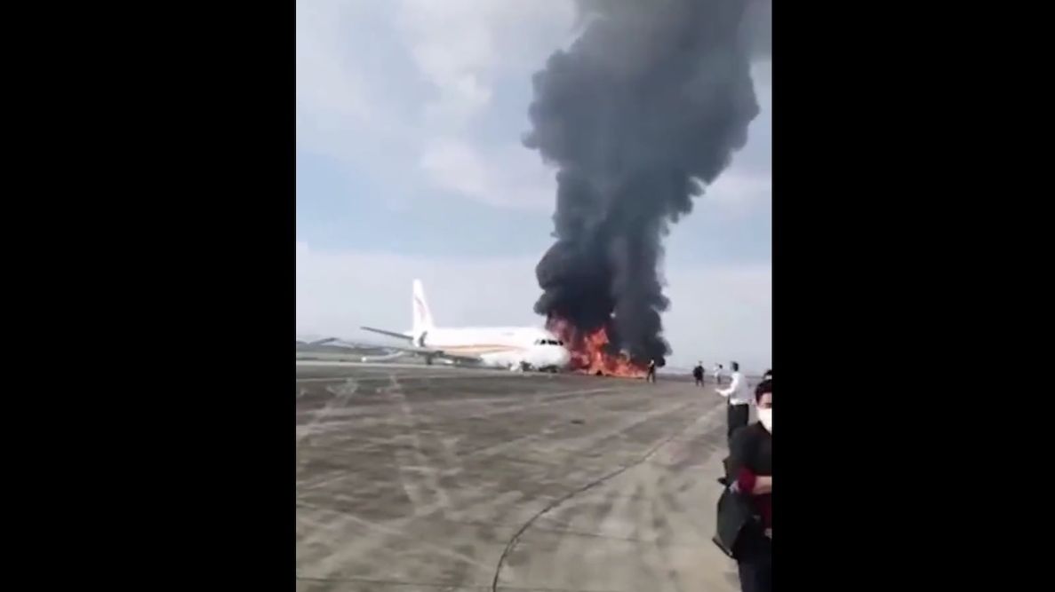 Airbus A319 při vzletu na jihovýchodě Číny havaroval a začal hořet