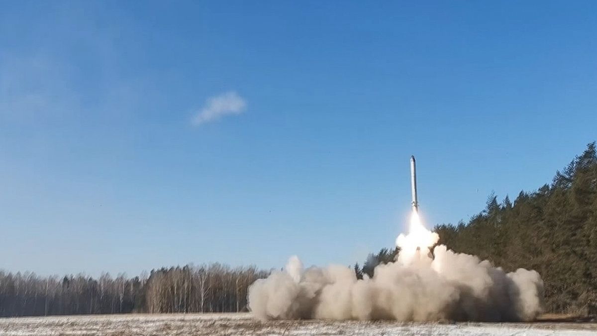 Rusko zahájilo raketový útok na Dnipro