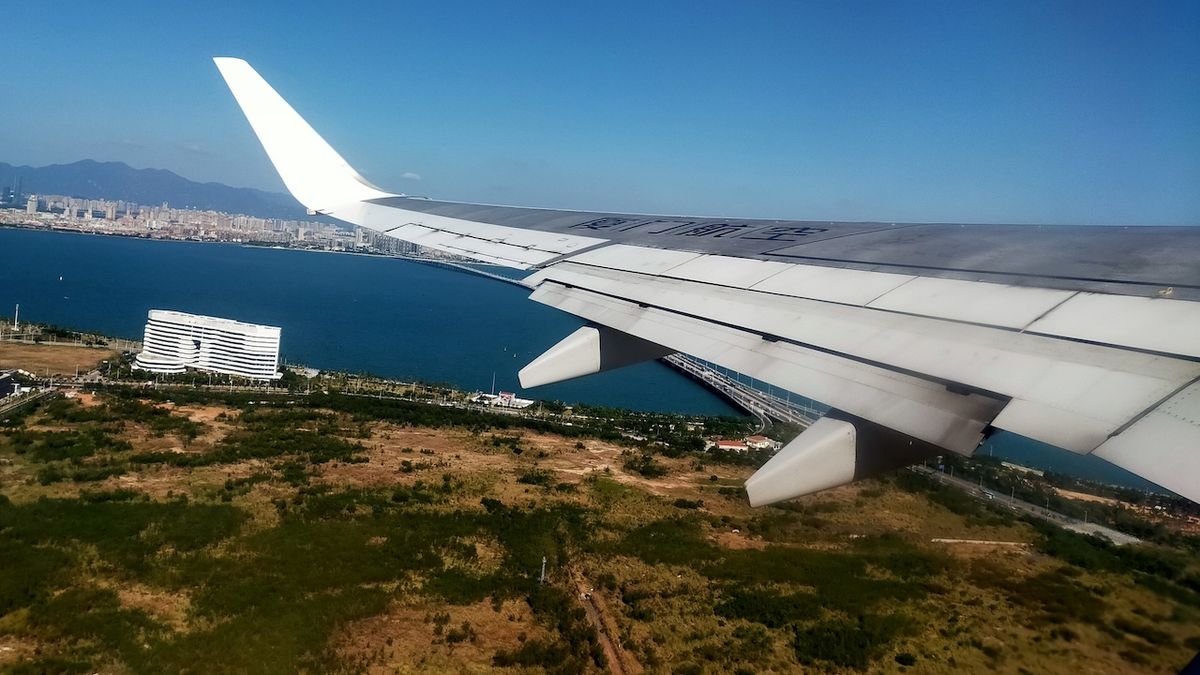 Letadlo v Tel Avivu přerušilo start. Mobily pasažérů zaplavily děsivé snímky