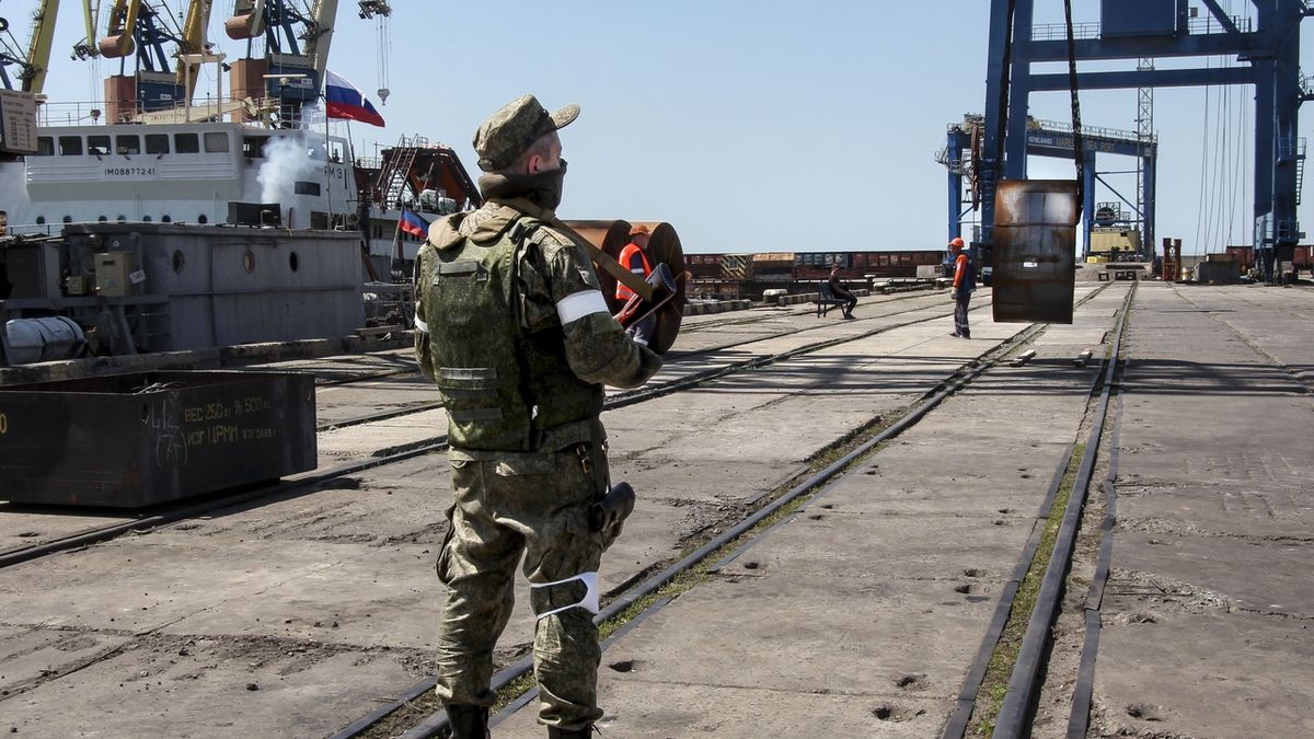 Chtějí „znárodnit“ lodě v Mariupolu. Separatisté chystají vlastní flotilu