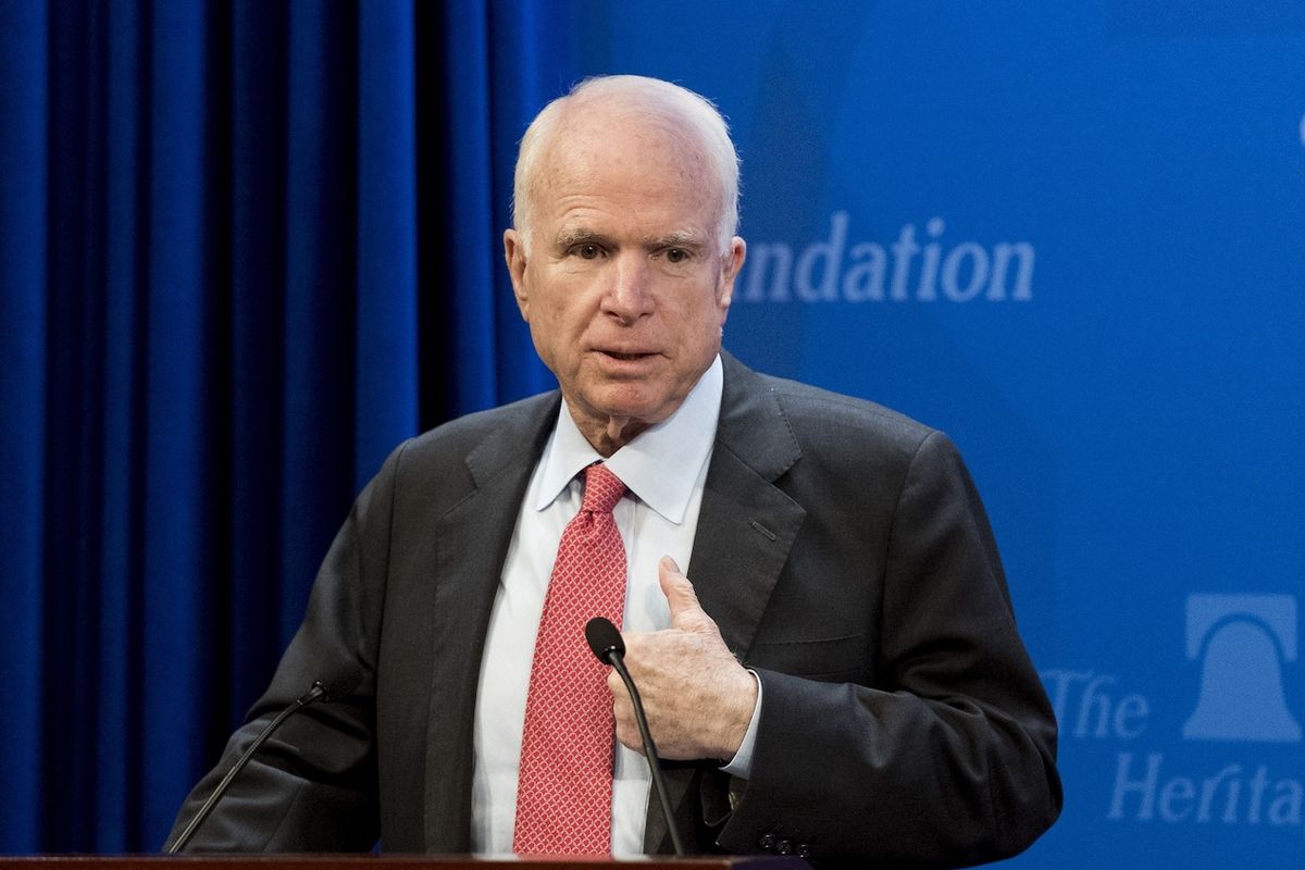 Na černé listině Ruska se objevil také bývalý americký senátor John McCain, který v roce 2018 zemřel