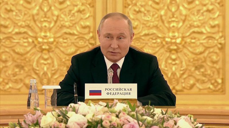 BEZ KOMENTÁŘE: Putin na pondělním setkání s lídry Běloruska, Arménie, Kazachstánu, Kyrgyzstánu a Tádžikistánu