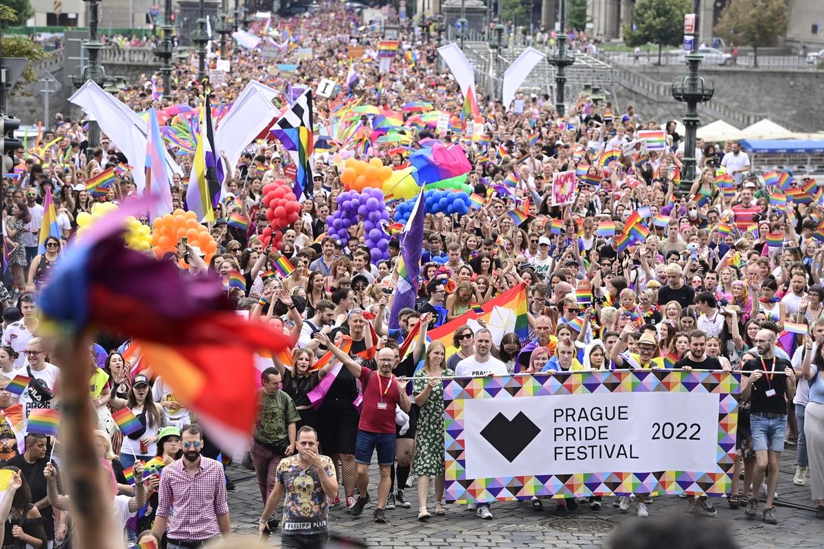 Duhový průvod na festivalu hrdosti LGBT+ komunity Prague Pride, 13. srpna 2022, Praha.