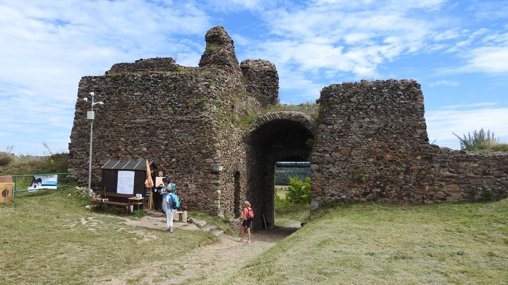 Současný vstup do hradu, původní byl na jiném místě.