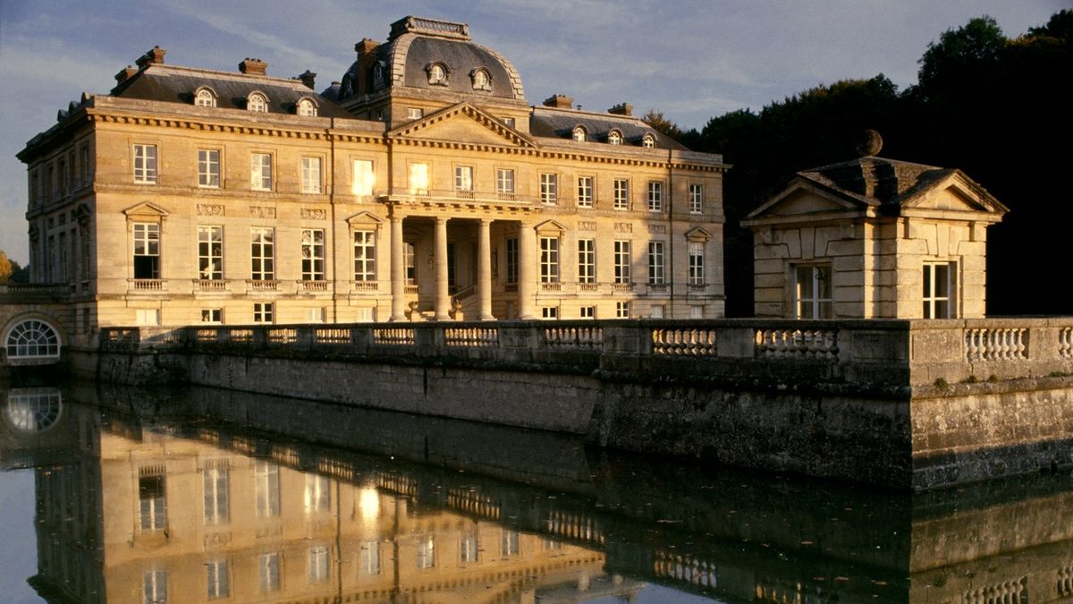 Miliardář Křetínský koupil zámeček u Paříže, udělá z něj luxusní hotel