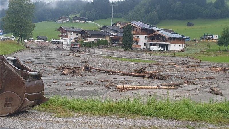 Bahno po záplavách uvěznilo v Salcbursku 230 lidí v horských chatách