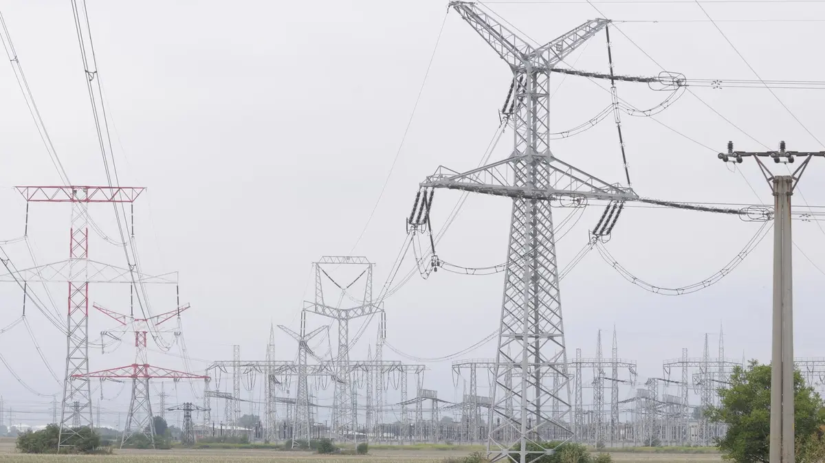 Dítě na Příbramsku vylezlo na stožár elektrického napětí a zemřelo
