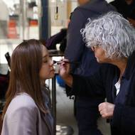 Natáčení filmu Její tělo. Denisa Barešová se chystá na záběr.