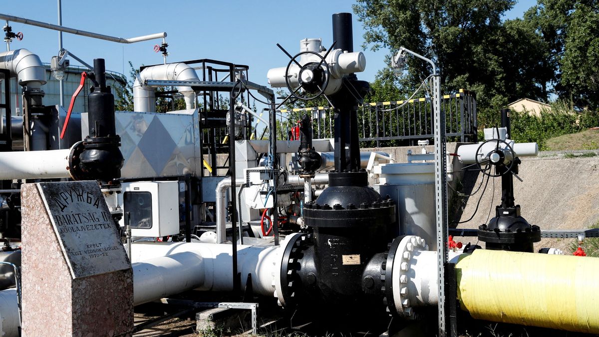 Maďarsko se dohodlo na stavbě potrubí, jež má do Srbska dodávat ropu přes Družbu