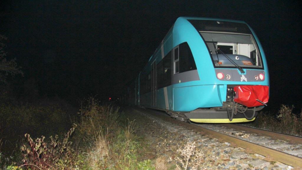 Pod koly vlaků zahynuli na Pardubicku a Chebsku dva lidé