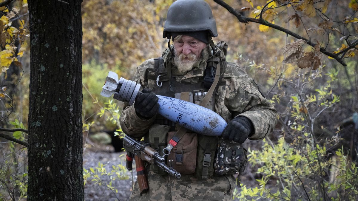 Ruští vojáci mají málo zimního oblečení, kradou ho civilistům