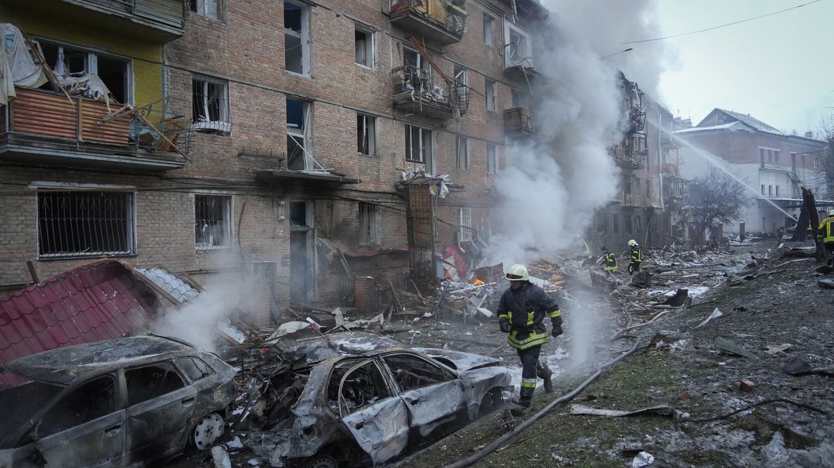 Rusko bombarduje půlku Ukrajiny, zasažen je i Kyjev
