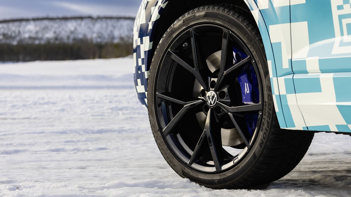 Volkswagen ukázal omlazený touareg těsně před premiérou
