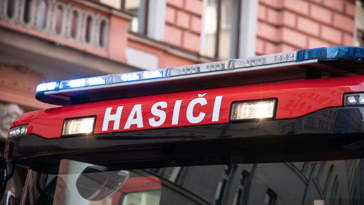 Při požáru v rodinném domě v pražské Dubči zemřeli dva lidé