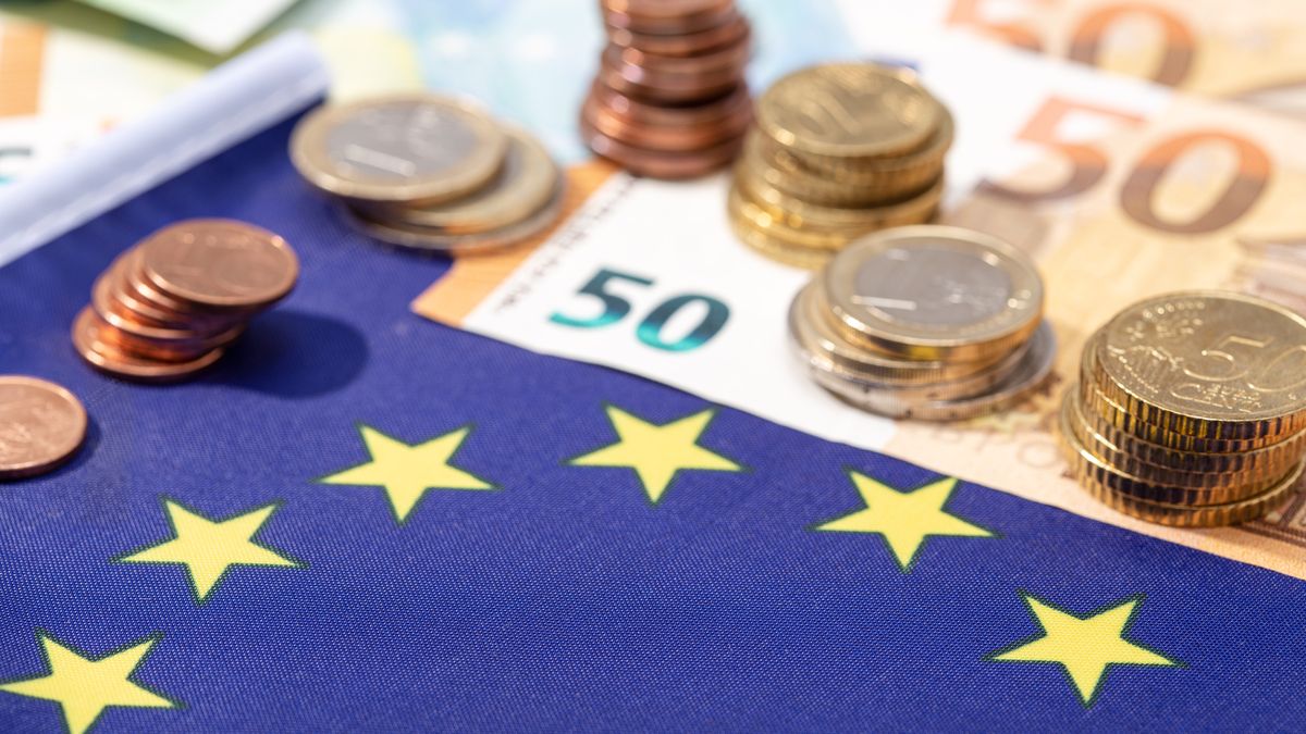Inflace v EU v únoru klesla pod tři procenta