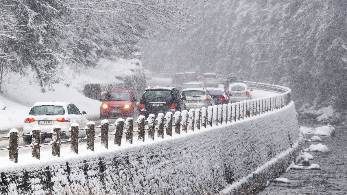 Dopravu na severu komplikuje sníh