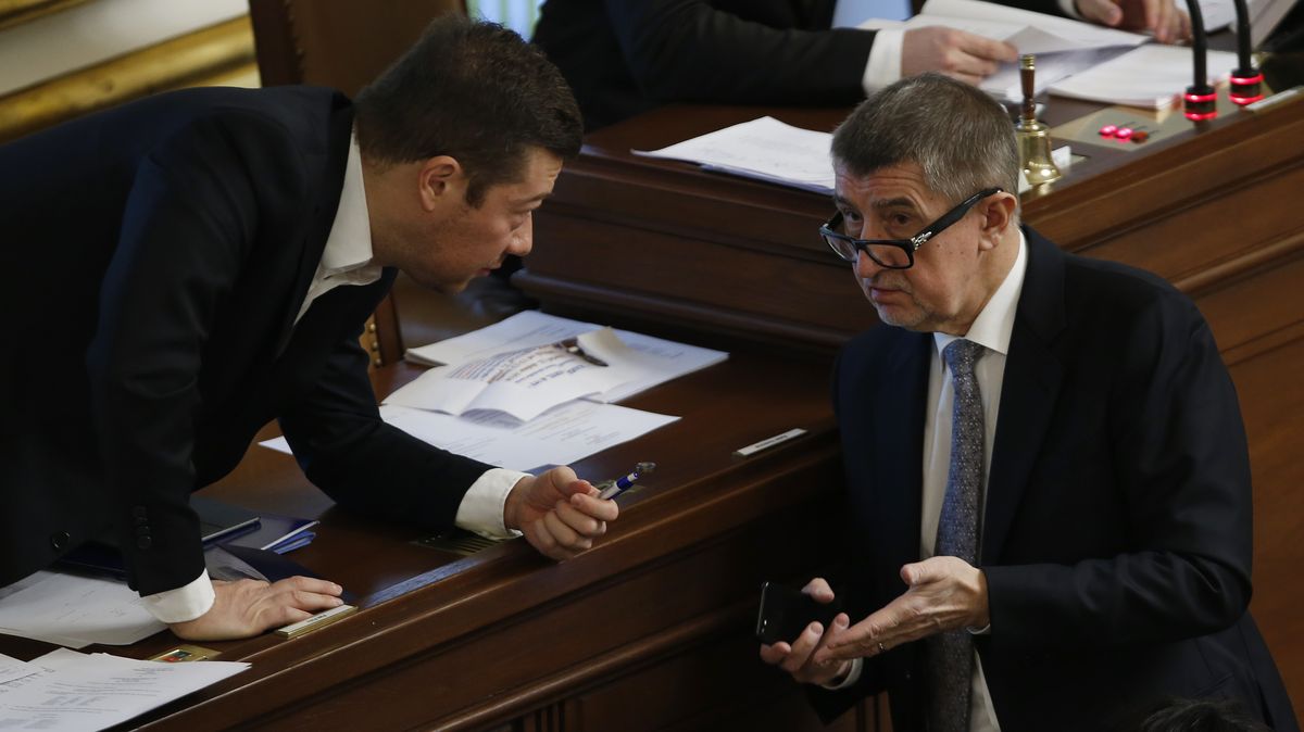 Babiš a Okamura spolu vedou válku, míní politologové