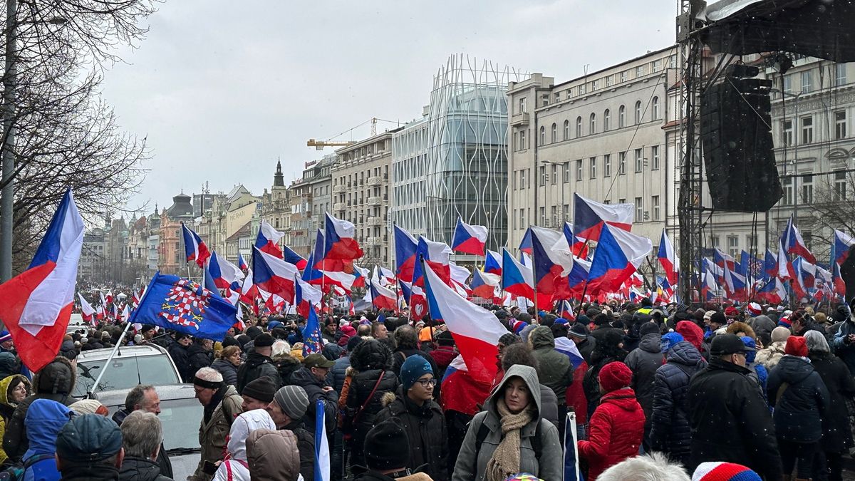 Na Václavském náměstí se protestuje proti bídě